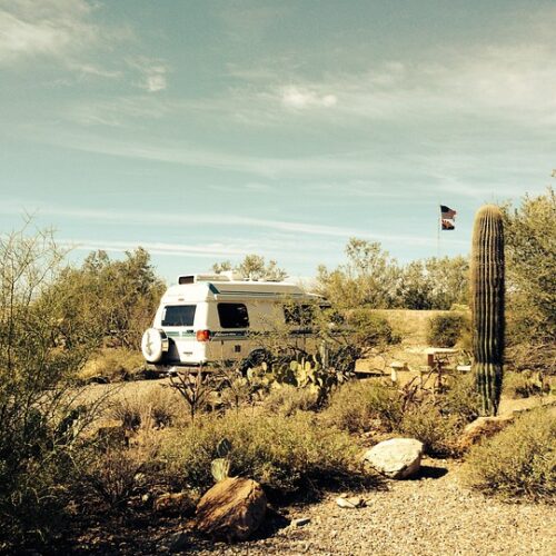 Dlaczego podróże z przyczepą kempingową cieszą się taką popularnością