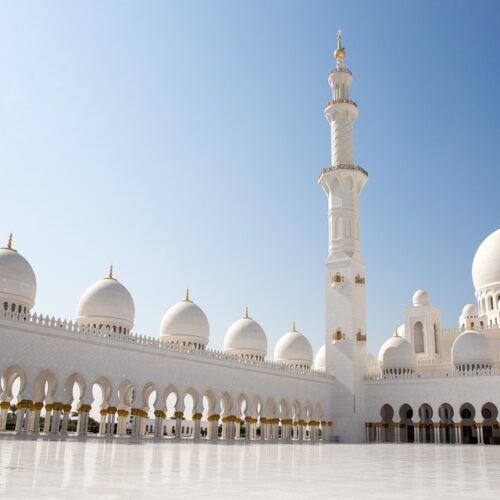 Dlaczego przebywając w Dubaju warto wynająć jacht