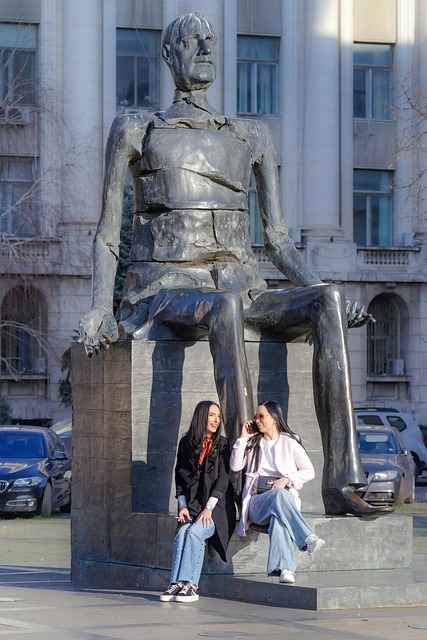 Jakie bluzki modne 2025? Trendy, quiz stylu i nieoczywiste inspiracje